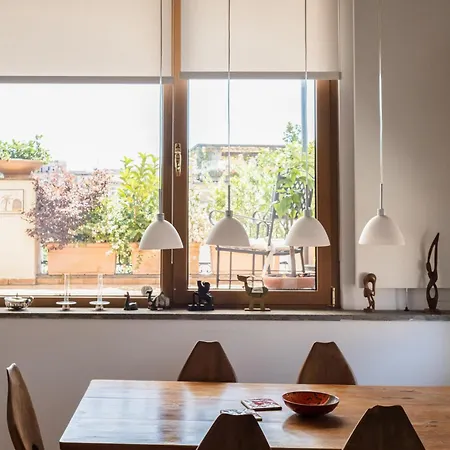 Valeria Terrace - Monti, * Ρώμη