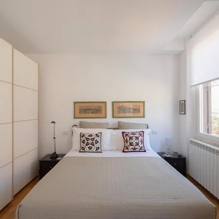 Valeria Terrace - Monti, * Ρώμη